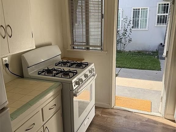 2nd image of 3477 Carmona Ave