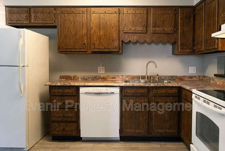 3160 Honeysuckle Dr — Photo 15