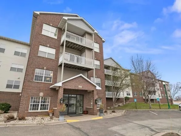 2231 Penn Pl APT 207, North Saint Paul, MN 55109