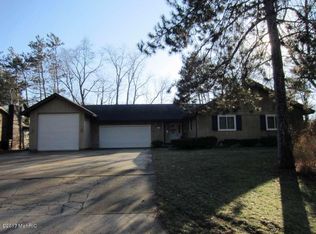 362 Evergreen Dr, Holland, MI 49424