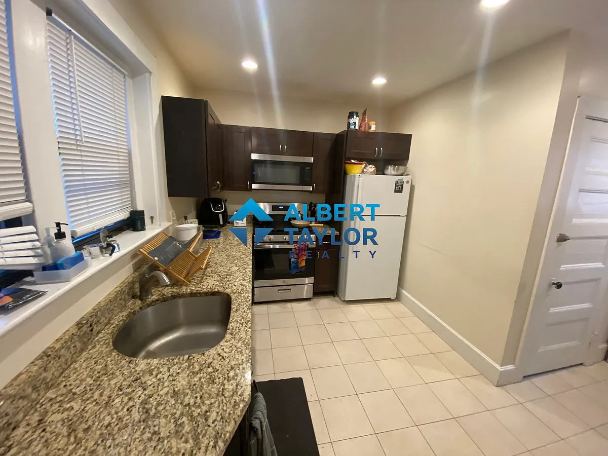 Kitchen - 9 Upland Rd #4