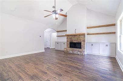 4th image of 15 Isbell Rd