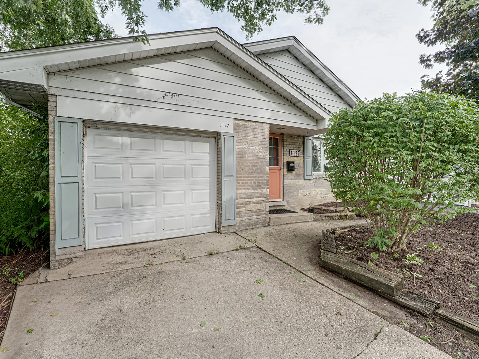 3 bed, 1274 sqft, $2,800 — Photo 2