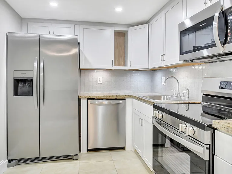 450 NW 20th St #2020 — Photo 7