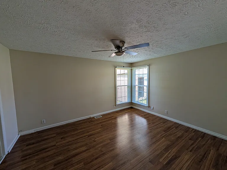 102 Post Oak Rd — Photo 27