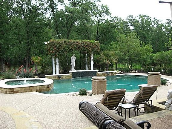4th image of 245 Fox Trot Ln