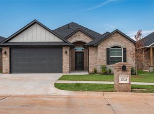 1305 Colonial Ave, Tuttle, OK 73089