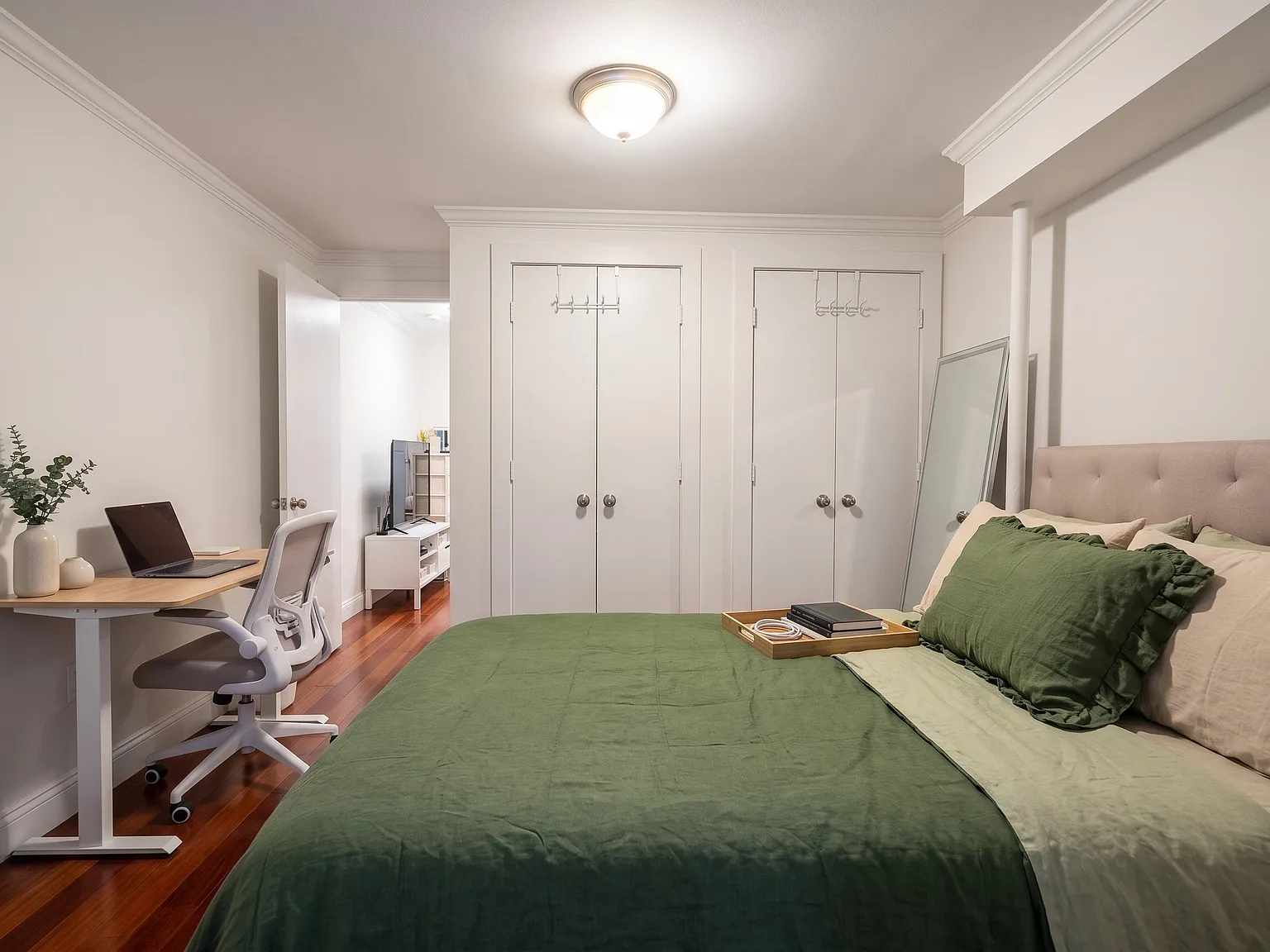 118 East 4th Street — Photo 4