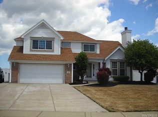 11 Westbury Ln, Lancaster, NY 14086