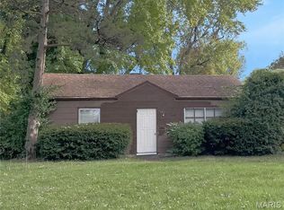 30 Rissant Dr, Florissant, MO 63031