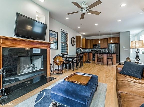 3rd image of 1950 W Armitage Ave #1