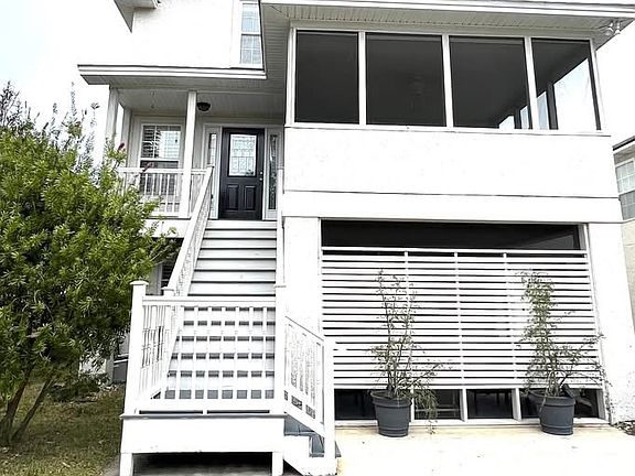 2nd image of 408 Maple St #2
