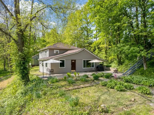 18399 W River Rd, Columbia Station, OH 44028