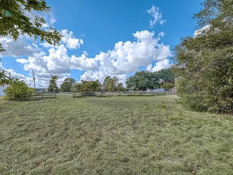 17303 Swansbury Dr — Photo 11