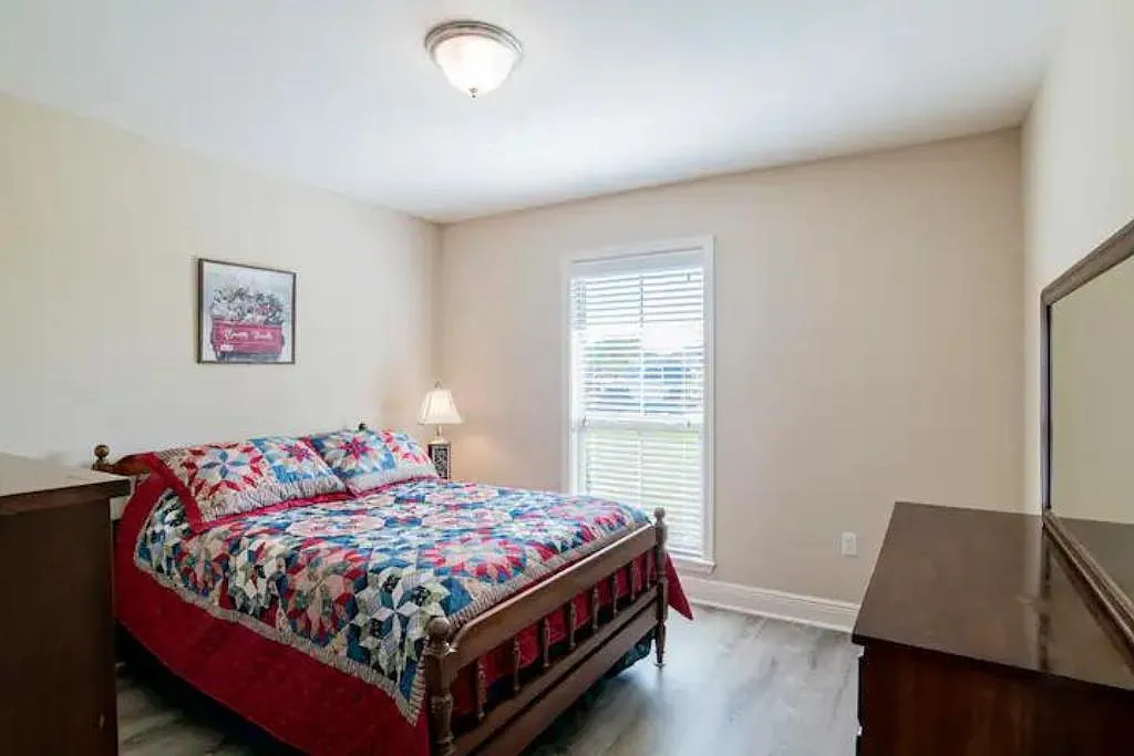 4 bed, 2281 sqft, $5,500 — Photo 4