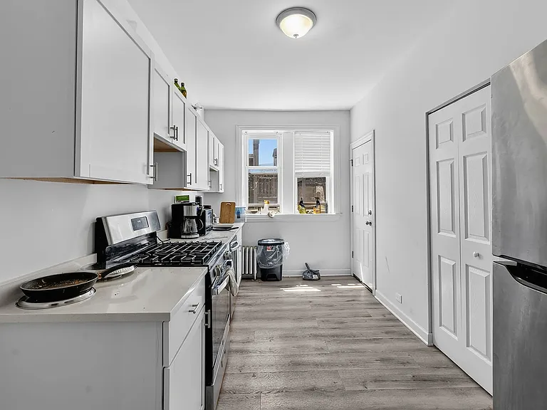 6565 N. Lakewood Renovated Rogers Park Apartments — Photo 44