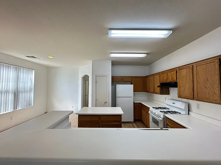 2525 Living Rock St — Photo 6