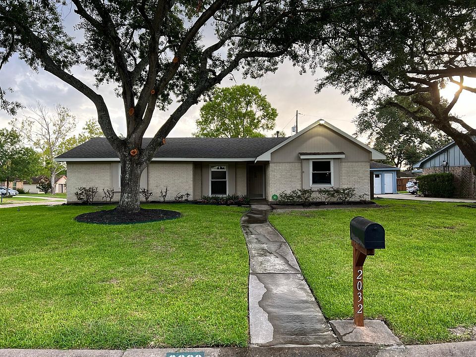 1st image of 2032 Williamsburg Ct N