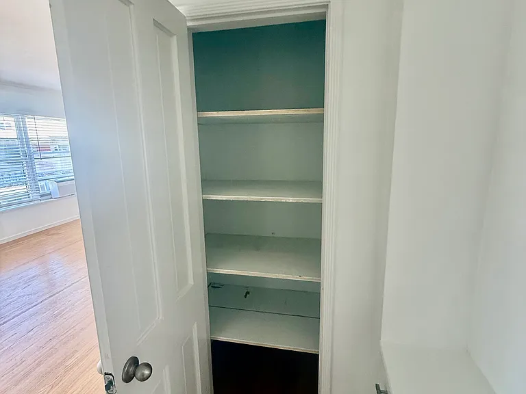 1152 Menlo Ave #1/2 — Photo 12