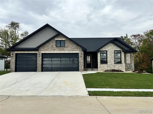 1830 Robins Mill Ct, Maryville, IL 62062