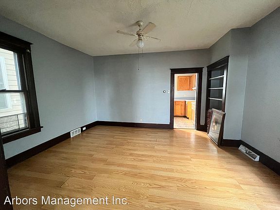 3rd image of 262 Sherman Ave