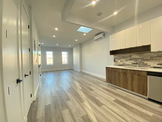 Rented by Lang Realty LLC | media 2