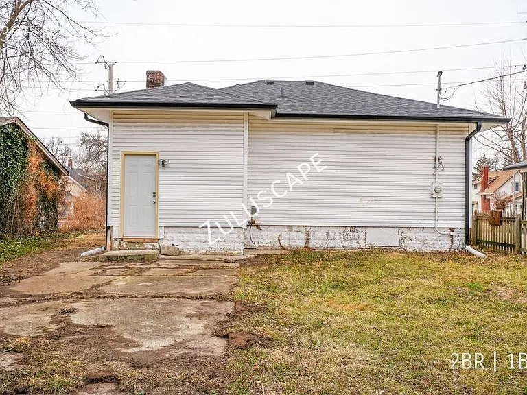 3385 N Sherman Dr — Photo 13