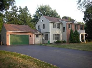 4889 Mount View Dr, Lockport, NY 14094
