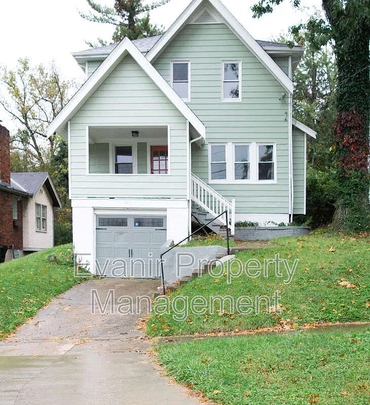 3 bed, 1.0 bath, 1170 sqft, $2,100 — Photo 1