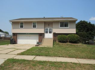 412 Waverly Ave, Streamwood, IL 60107