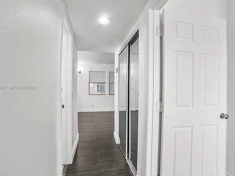 37 SW 14th St #10 — Photo 13