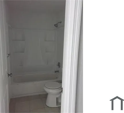 2401 NW 55th Ter — Photo 7