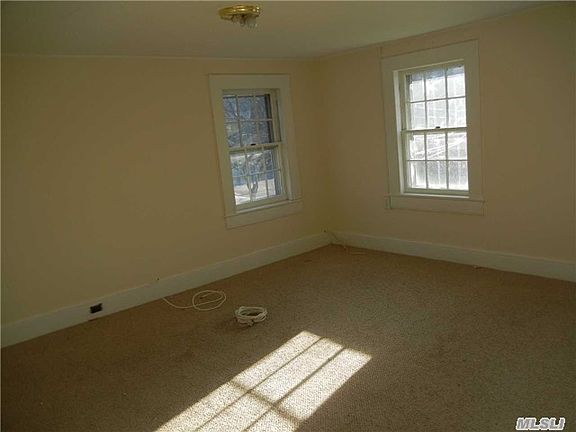 4th image of 15 Kellogg St