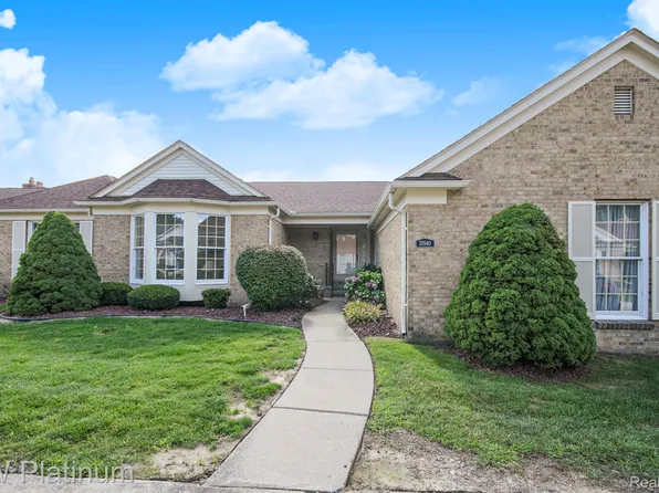 37840 Maple Cir W, Clinton Township, MI 48036