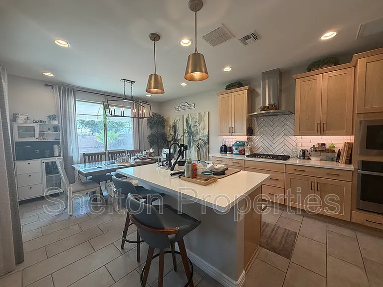 5217 N 79th Dr — Photo 5