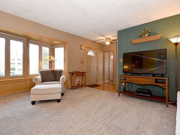 4th image of 49 N Greenwood Ave