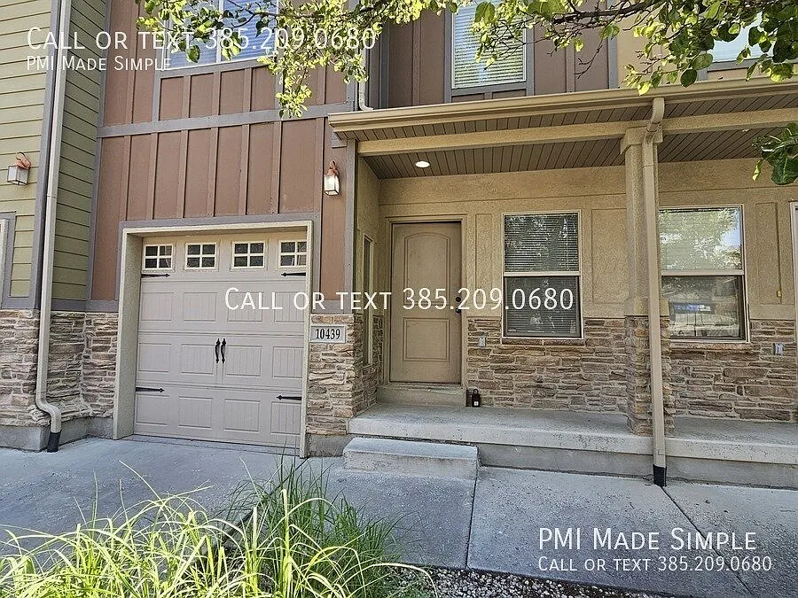 $250 Off 1st Mo + Free Tv! Spacious 3-Bed Townhome With Fenced Yard — Photo 2
