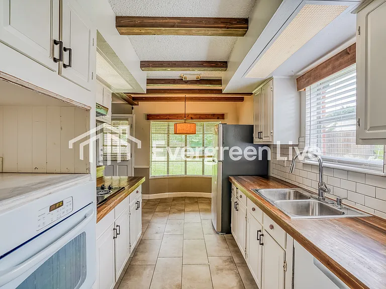 10923 Sageyork Dr — Photo 4