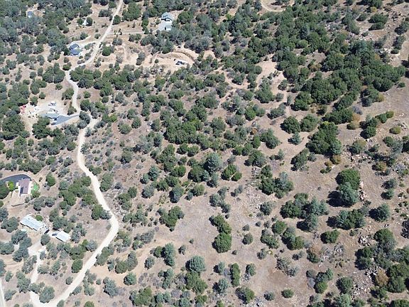 3rd image of 28 Buckaroo Ln