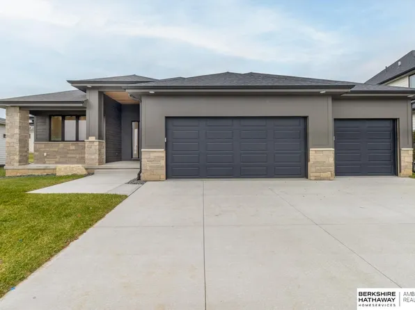 21052 Joseph St, Elkhorn, NE 68022