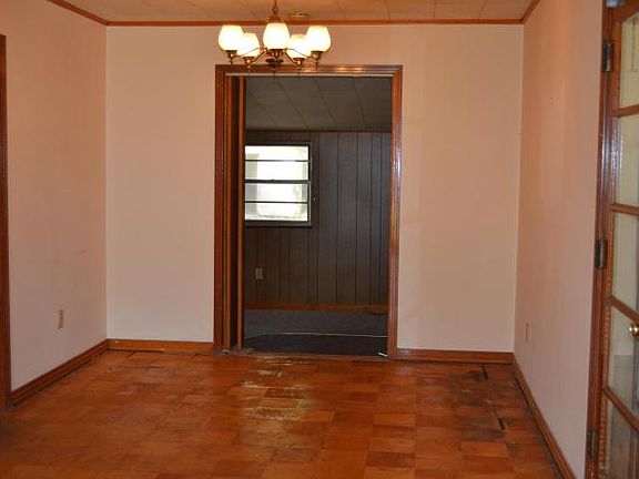 3rd image of 36 Silva Dr NW