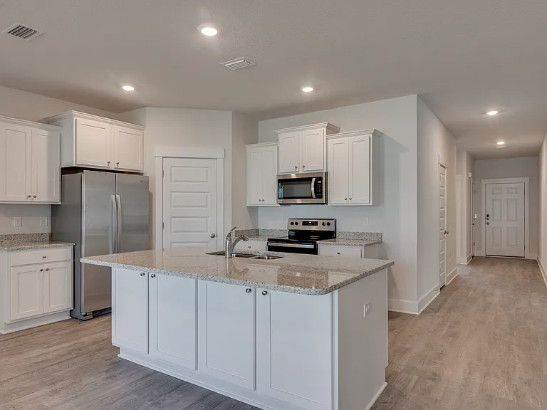 5733 Danbury Blvd — Photo 4