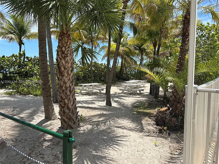 881 Ocean Dr #Townhouse 3 — Photo 13
