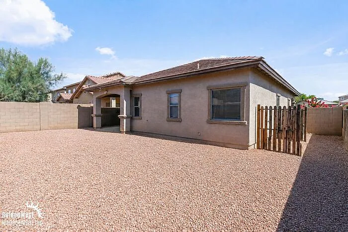 993 E Corral St — Photo 22