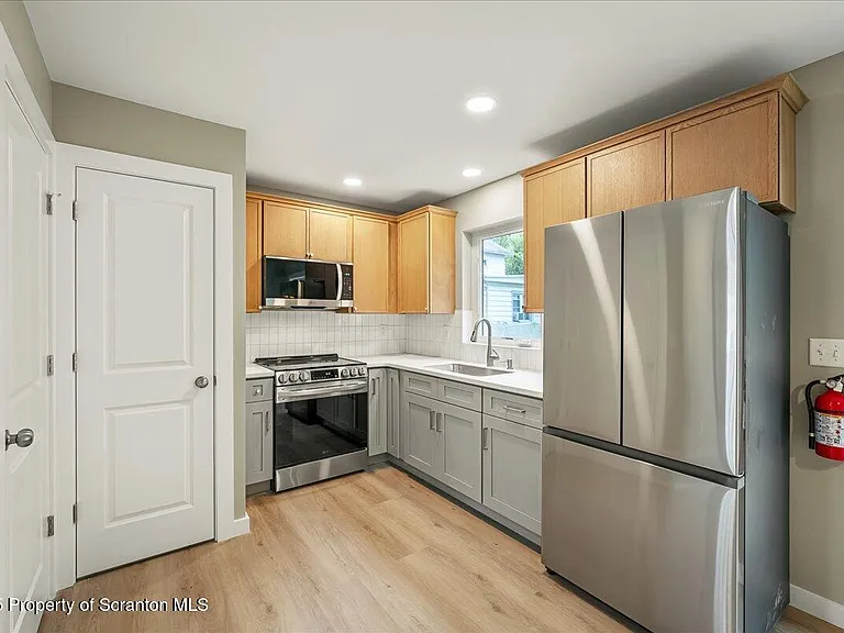 820-822 Delaware St — Photo 3
