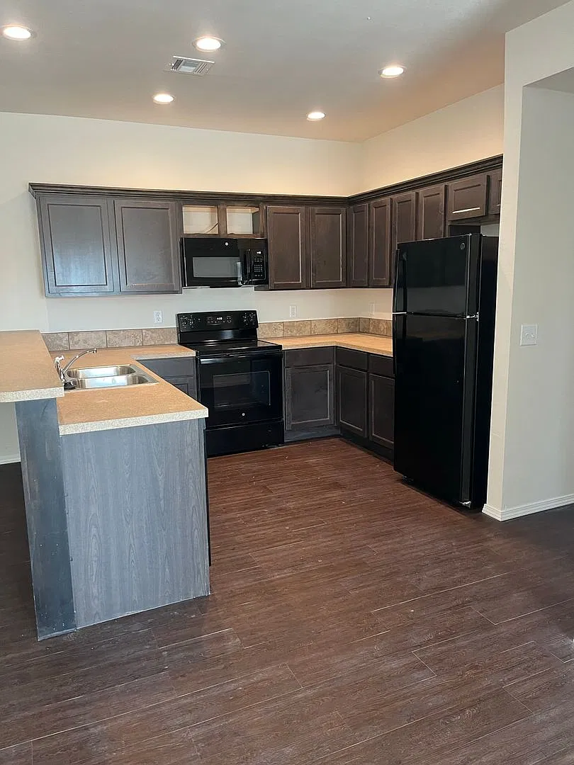 130.2 - 1622 W. 23rd - Teal Ridge — Photo 2