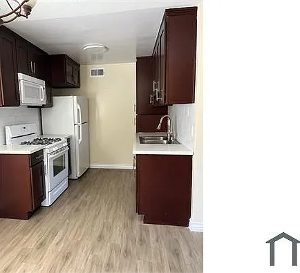 10901 Laurel Canyon Blvd — Photo 4