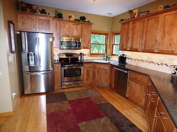 Updated Kitchen W/New Cabs, Backsplash +