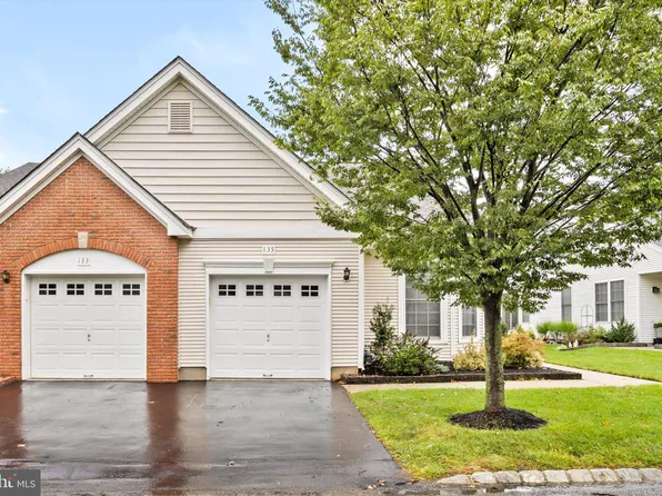135 Burholme Dr, Hamilton, NJ 08691