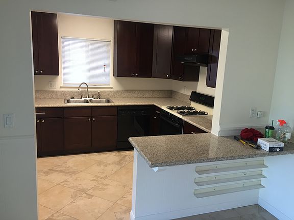 3rd image of 406 S Bella Vista St